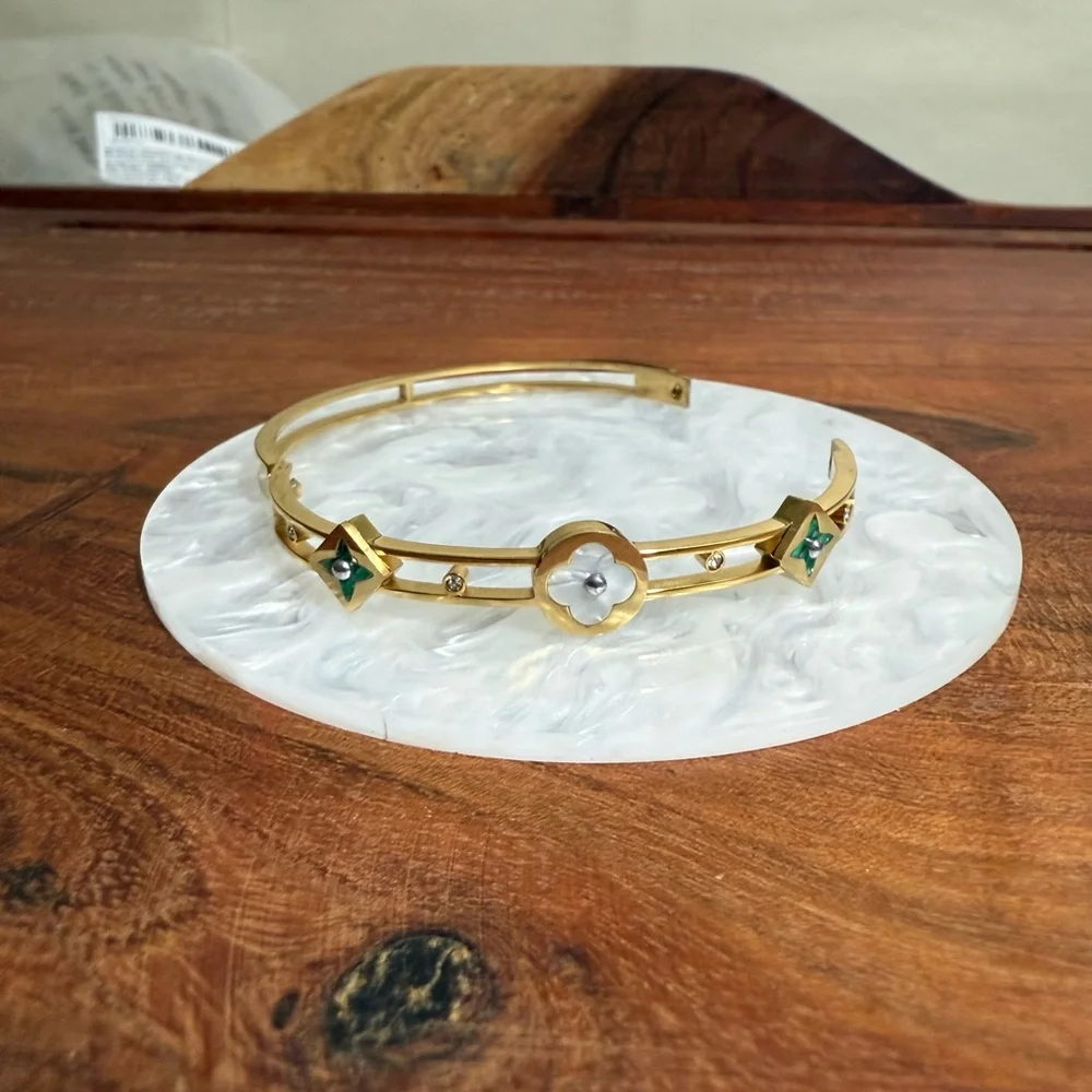 Gold Plated clover motifs Titanium Steel bangle white mother ofpearl green stone